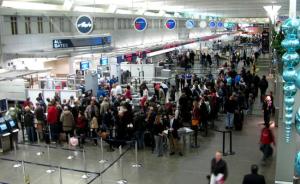 airport-security-line